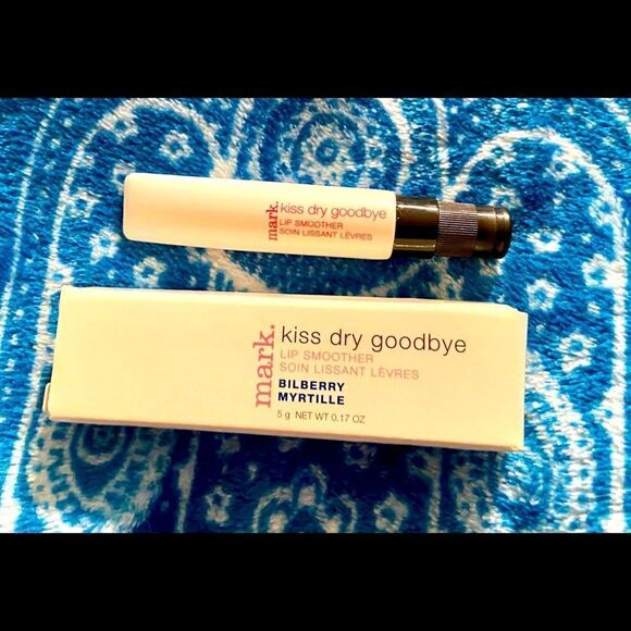 Avon Mark Kiss Dry Goodbye Bilberry Myrtille Lip - Picture 1 of 3